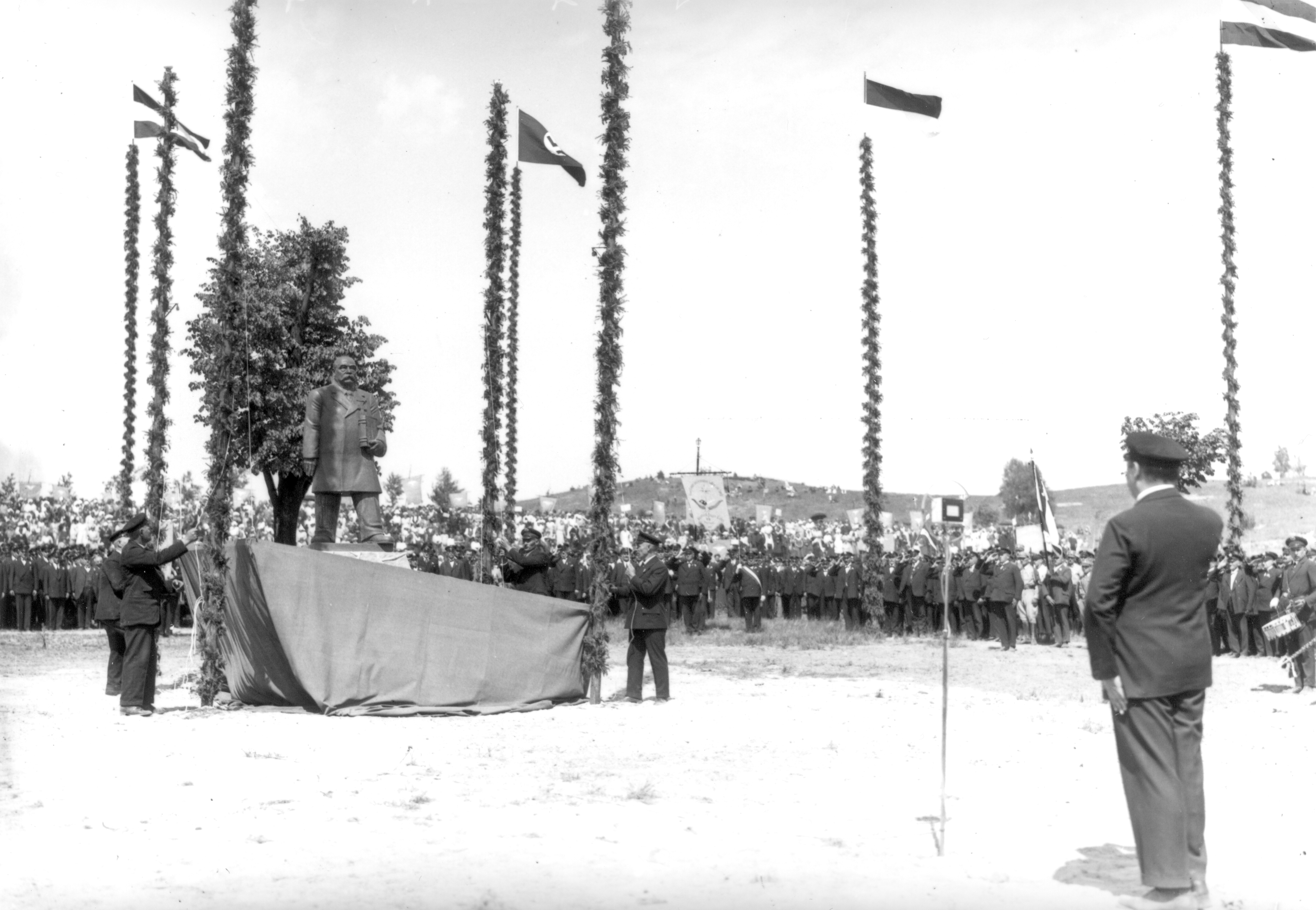 Denkmalseinweihung%20DIN%20A4%20Kopie%202 Denkmalseinweihung%20DIN%20A4%20Kopie%202